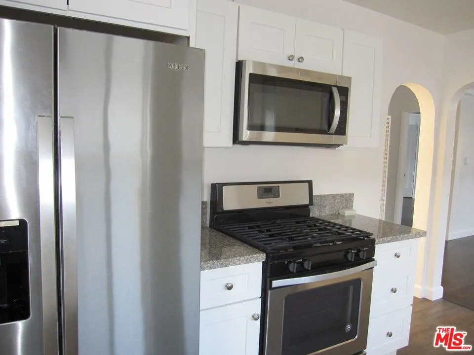 1047 S Wooster Street #2 Los Angeles, CA 90035