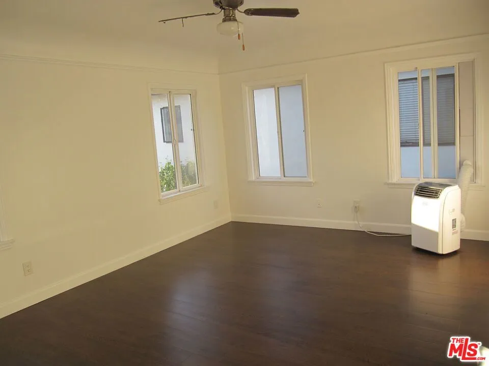 1047 S Wooster Street #2 Los Angeles, CA 90035
