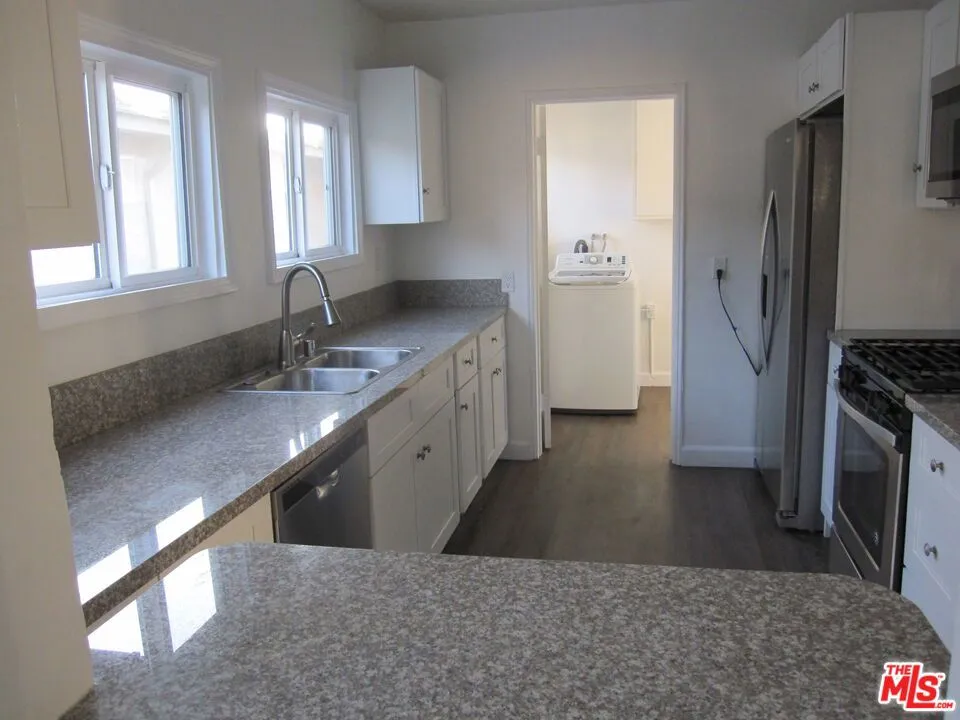 1047 S Wooster Street #2 Los Angeles, CA 90035