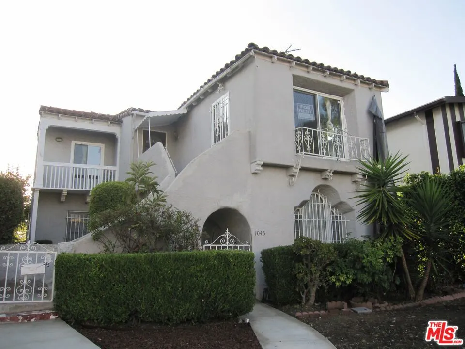 1047 S Wooster Street #2 Los Angeles, CA 90035