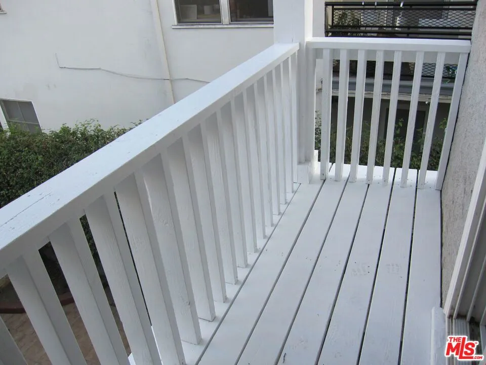 1047 S Wooster Street #2 Los Angeles, CA 90035