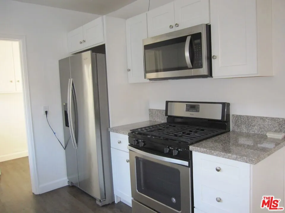 1047 S Wooster Street #2 Los Angeles, CA 90035