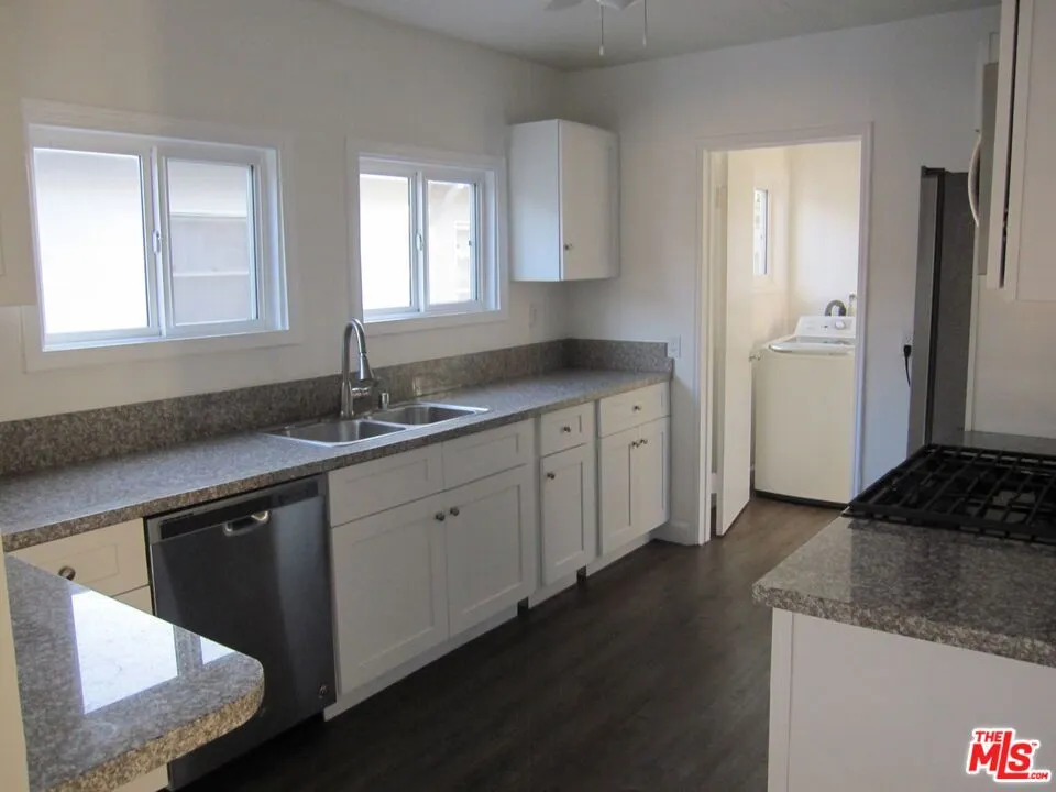 1047 S Wooster Street #2 Los Angeles, CA 90035