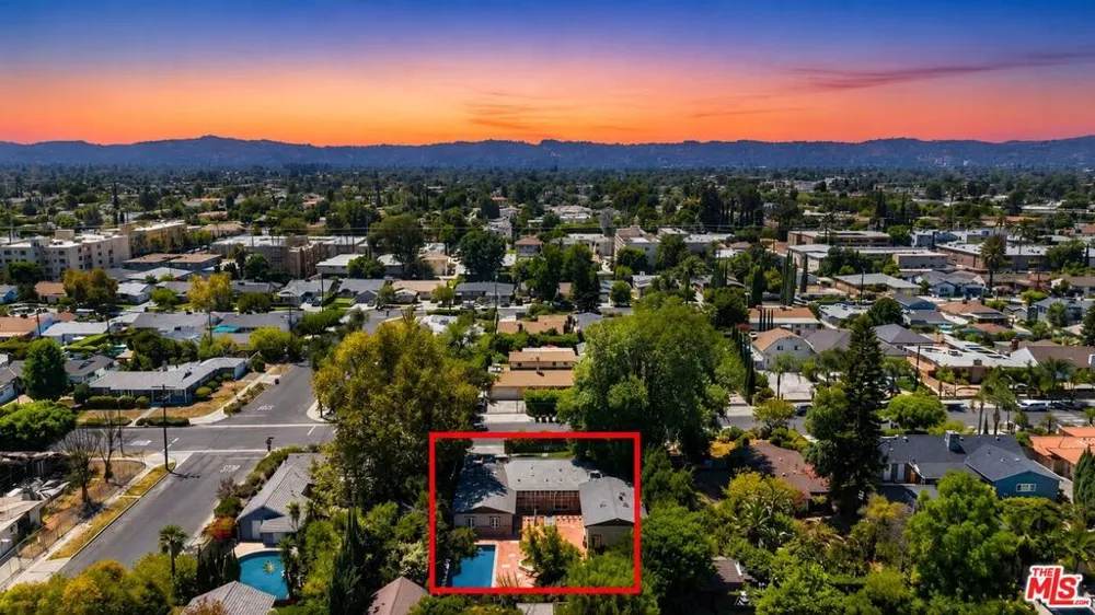 13509 Bassett Street Valley Glen, CA 91405