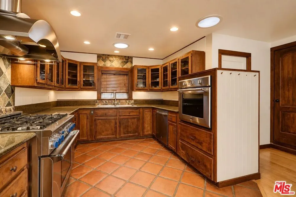 13509 Bassett Street Valley Glen, CA 91405