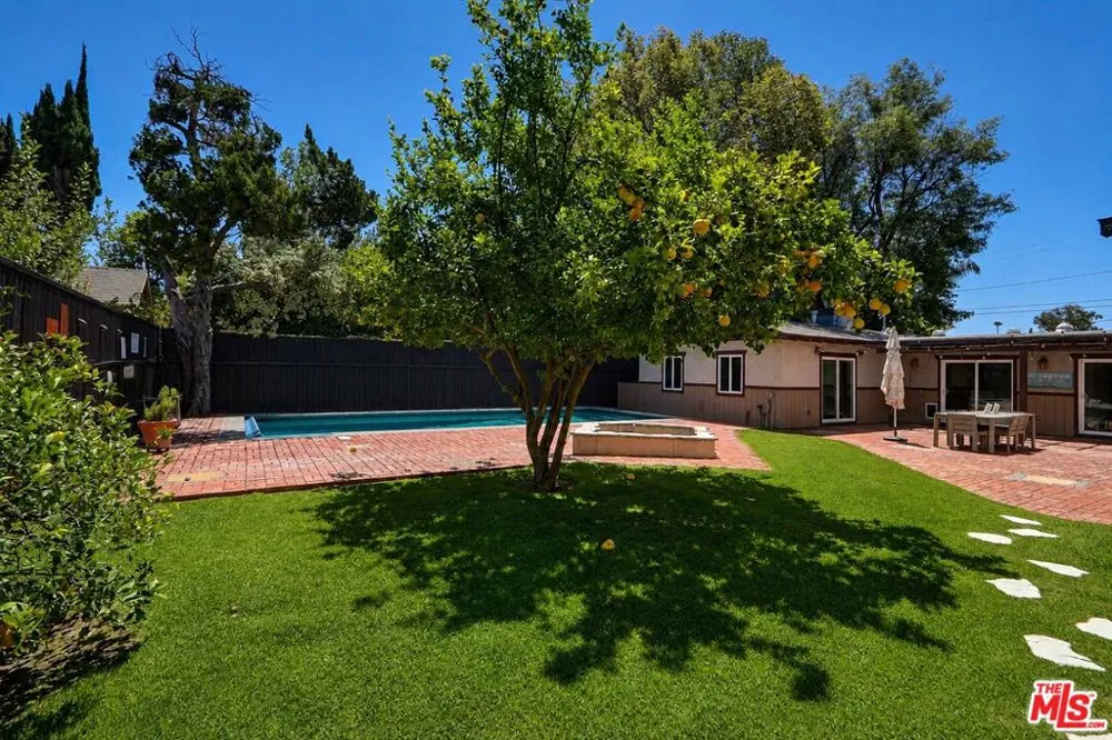 13509 Bassett Street Valley Glen, CA 91405