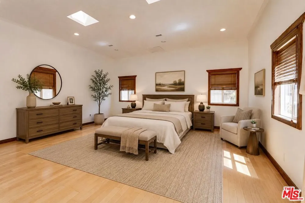 13509 Bassett Street Valley Glen, CA 91405