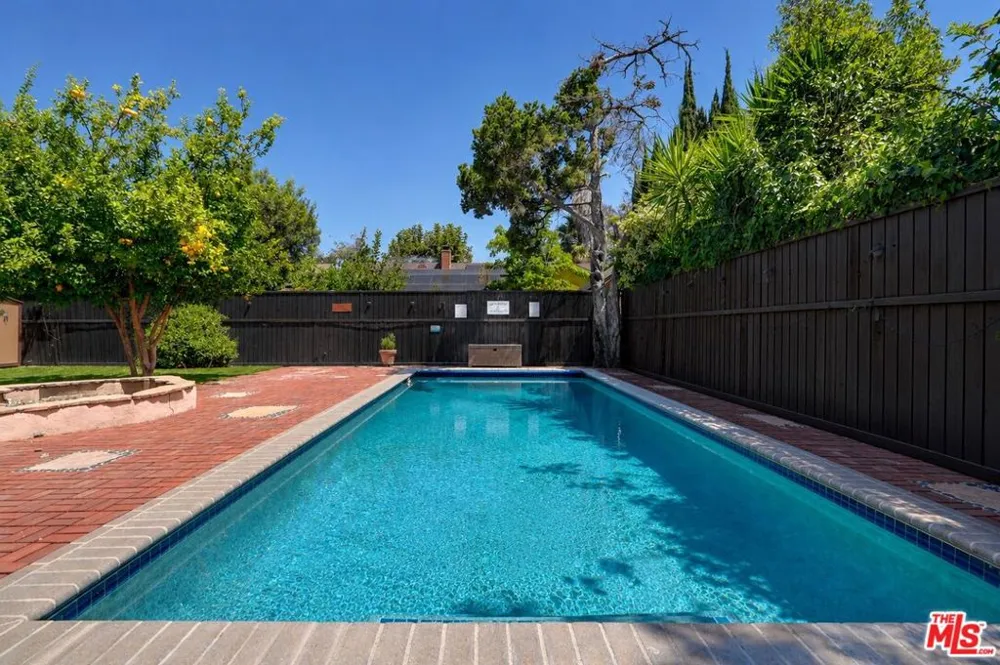 13509 Bassett Street Valley Glen, CA 91405