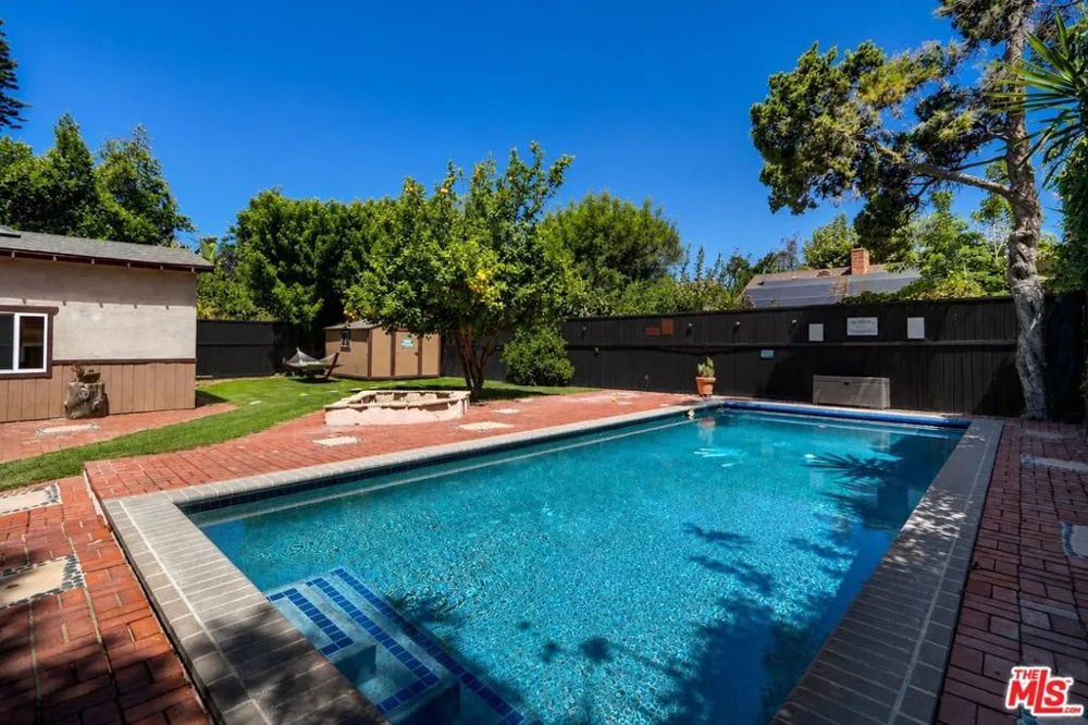 13509 Bassett Street Valley Glen, CA 91405