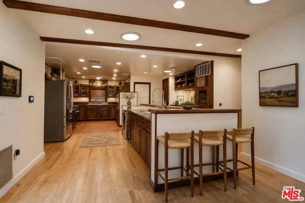 13509 Bassett Street Valley Glen, CA 91405