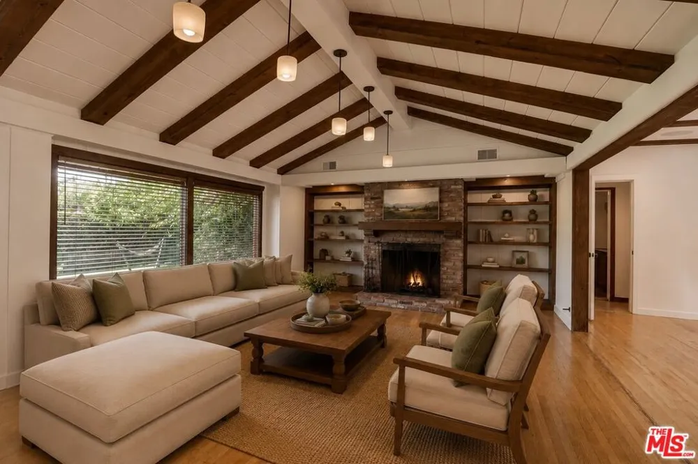 13509 Bassett Street Valley Glen, CA 91405