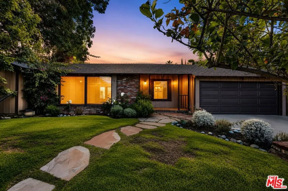 13509 Bassett Street Valley Glen, CA 91405