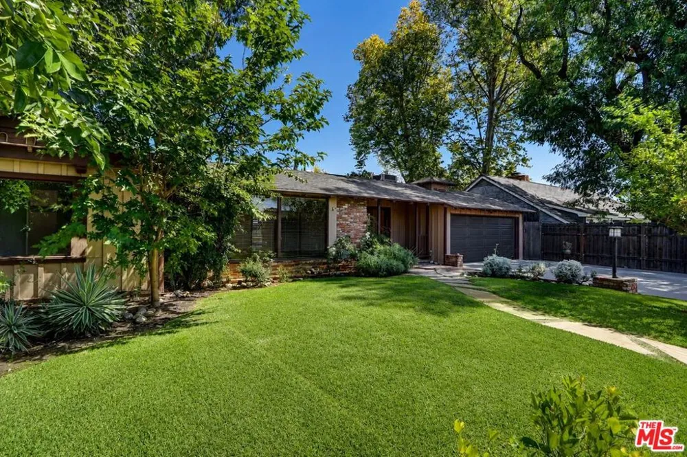 13509 Bassett Street Valley Glen, CA 91405