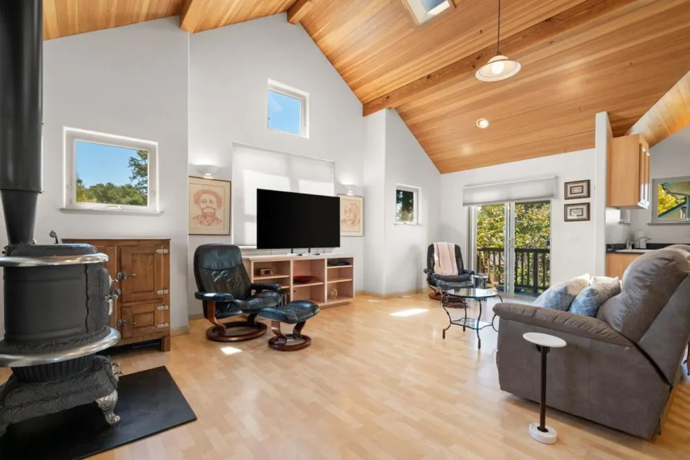 518 Capitola Avenue Capitola, CA 95010