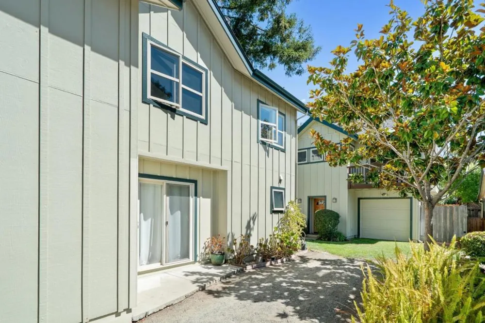 518 Capitola Avenue Capitola, CA 95010