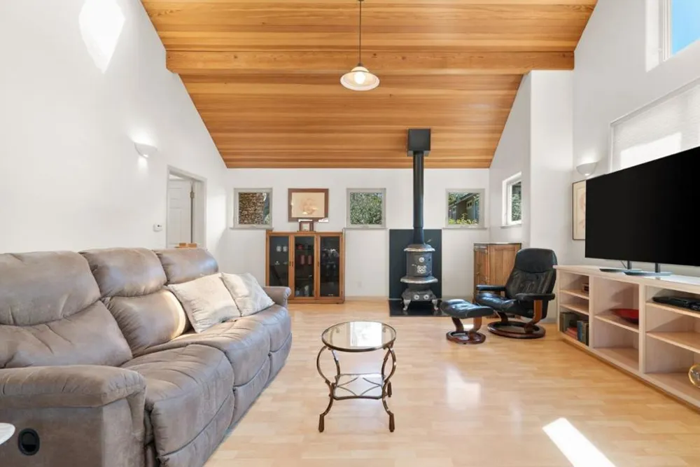 518 Capitola Avenue Capitola, CA 95010