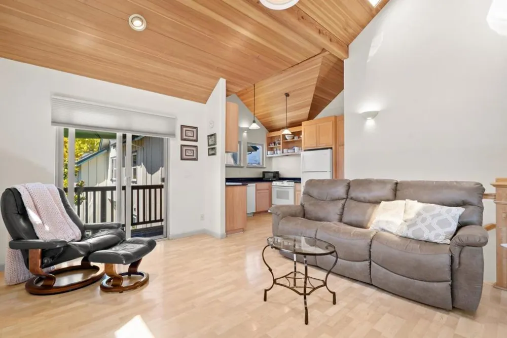 518 Capitola Avenue Capitola, CA 95010