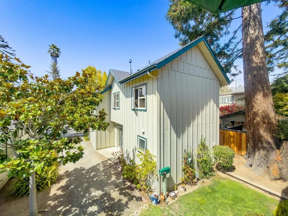518 Capitola Avenue Capitola, CA 95010