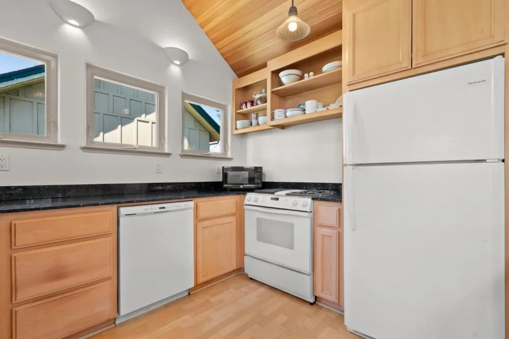 518 Capitola Avenue Capitola, CA 95010