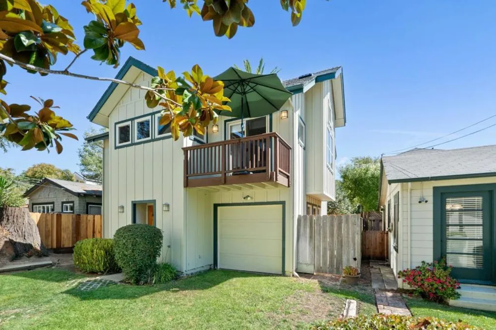 518 Capitola Avenue Capitola, CA 95010
