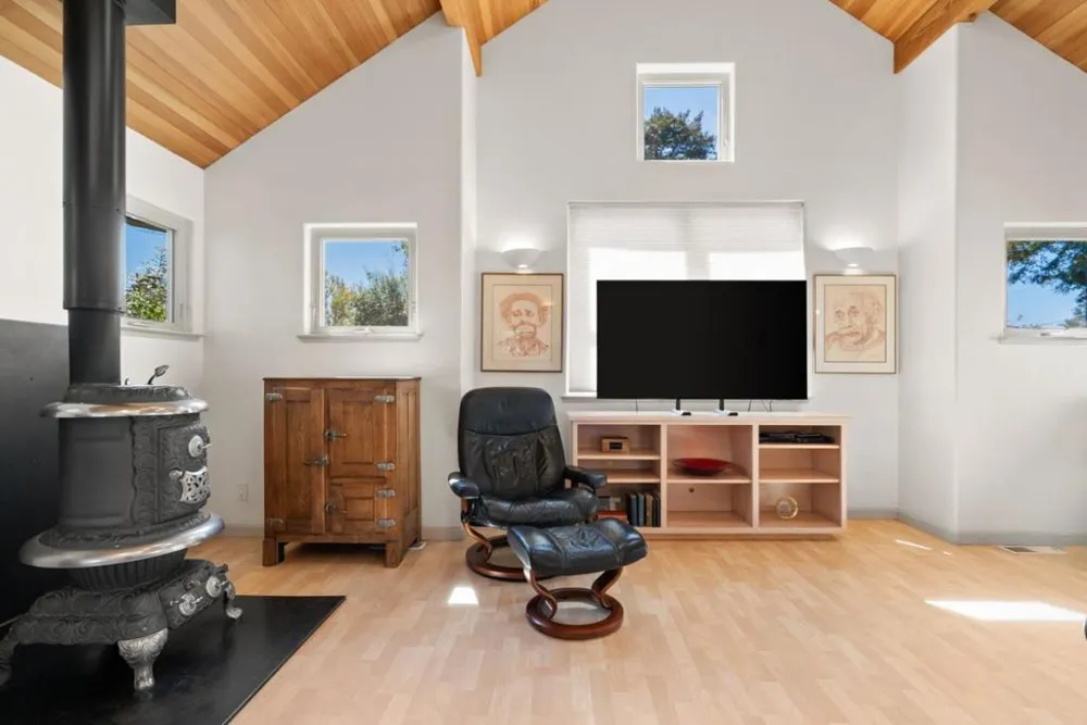 518 Capitola Avenue Capitola, CA 95010