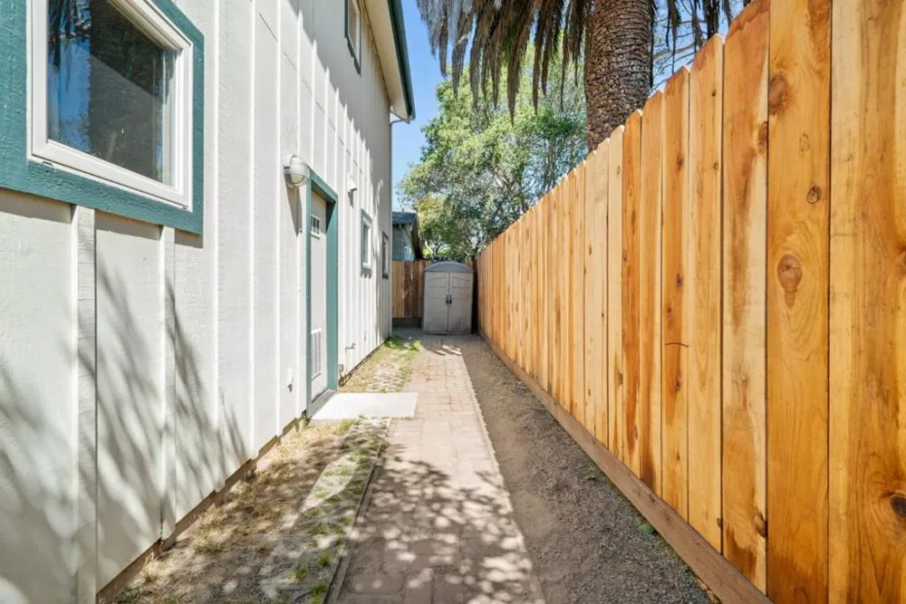 518 Capitola Avenue Capitola, CA 95010
