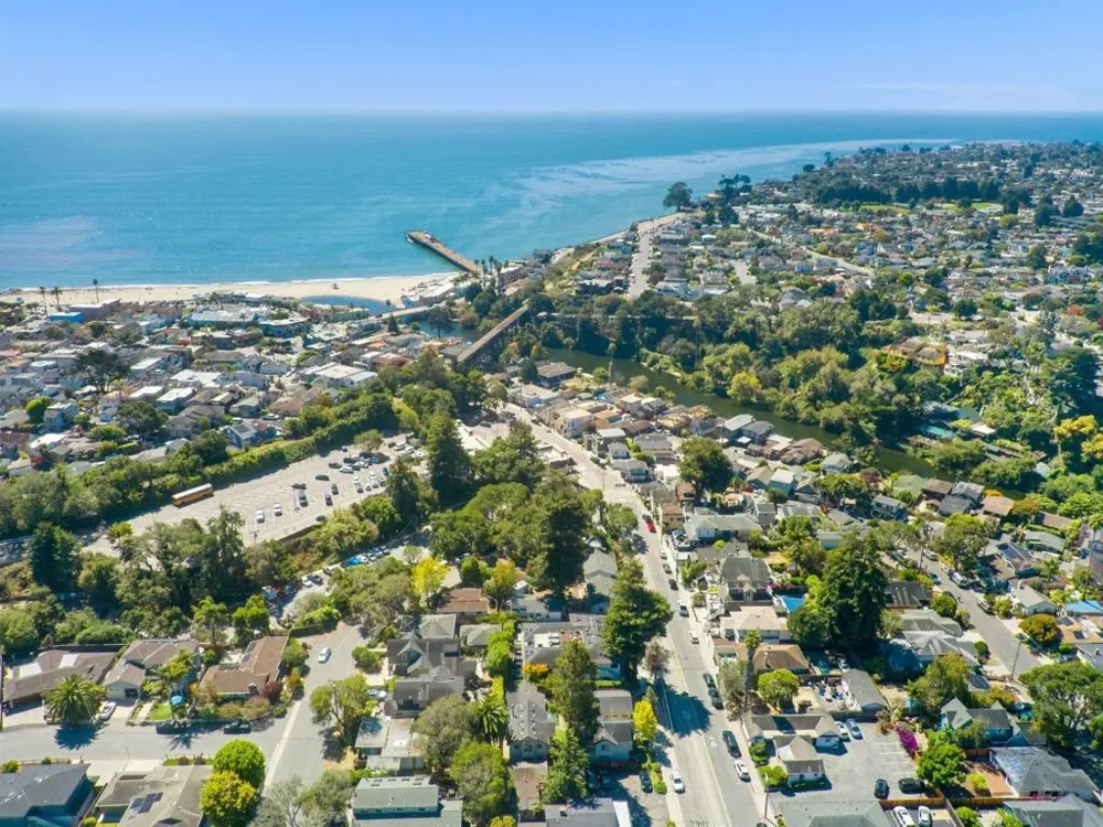 518 Capitola Avenue Capitola, CA 95010