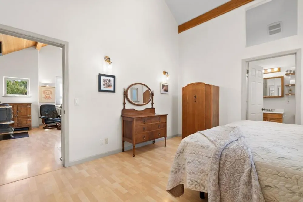 518 Capitola Avenue Capitola, CA 95010