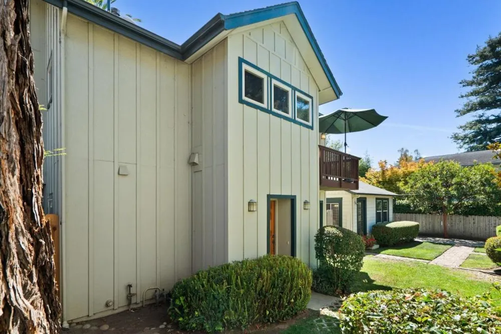 518 Capitola Avenue Capitola, CA 95010