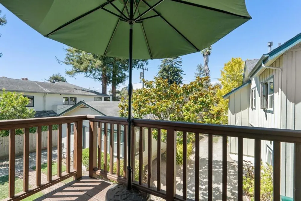 518 Capitola Avenue Capitola, CA 95010
