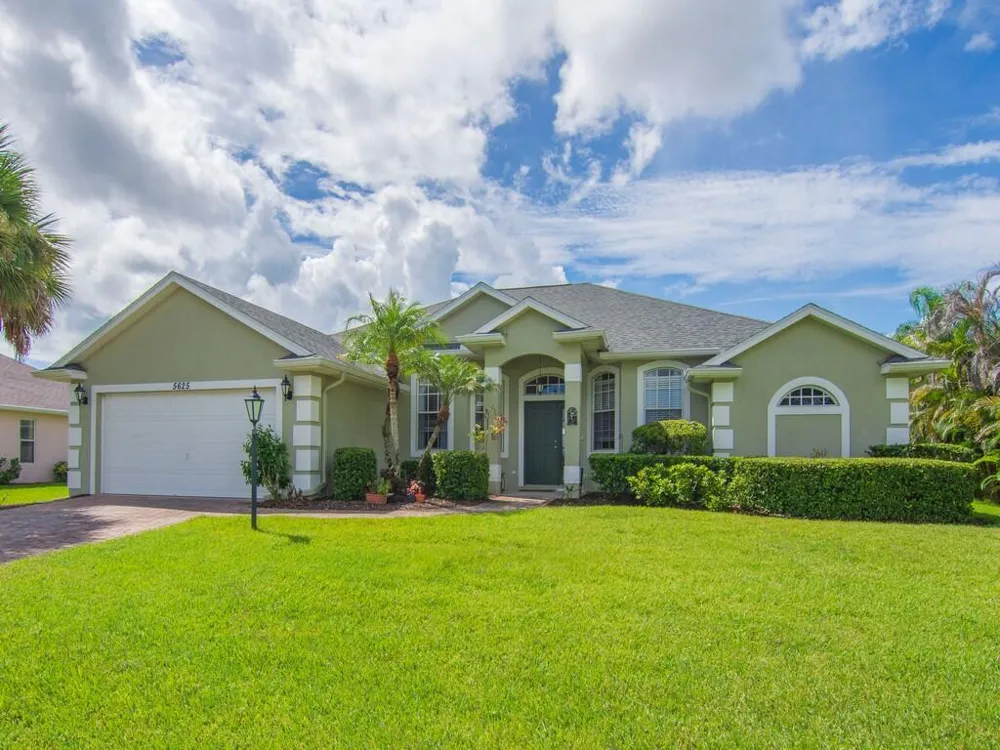5625 Riverboat Circle SW Vero Beach, FL 32968