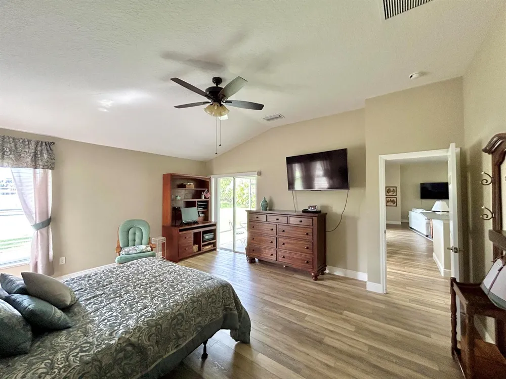 5625 Riverboat Circle SW Vero Beach, FL 32968