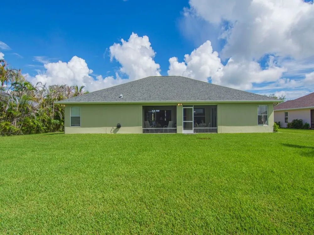 5625 Riverboat Circle SW Vero Beach, FL 32968