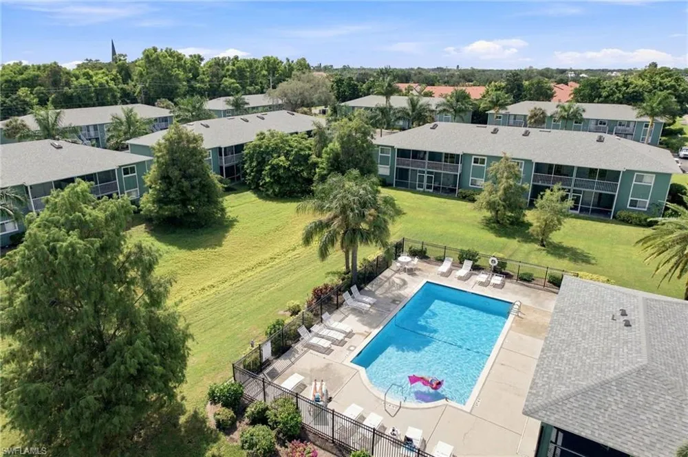 136 Cypress Way E #4 Naples, FL 34110