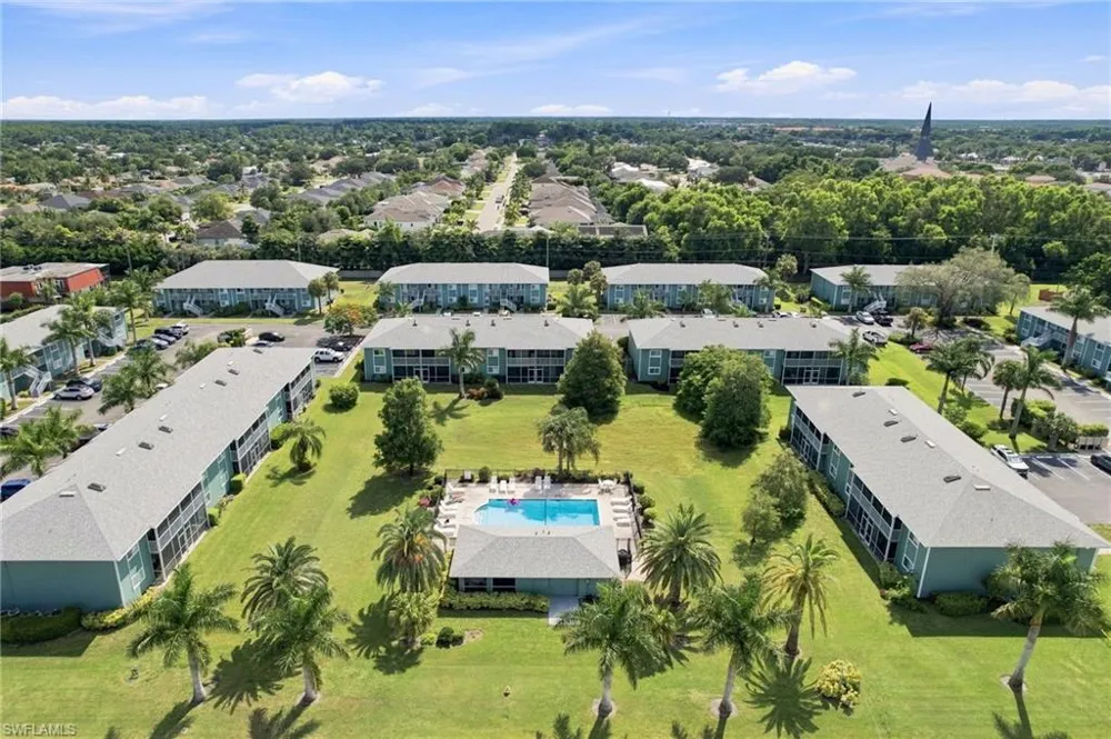 136 Cypress Way E #4 Naples, FL 34110