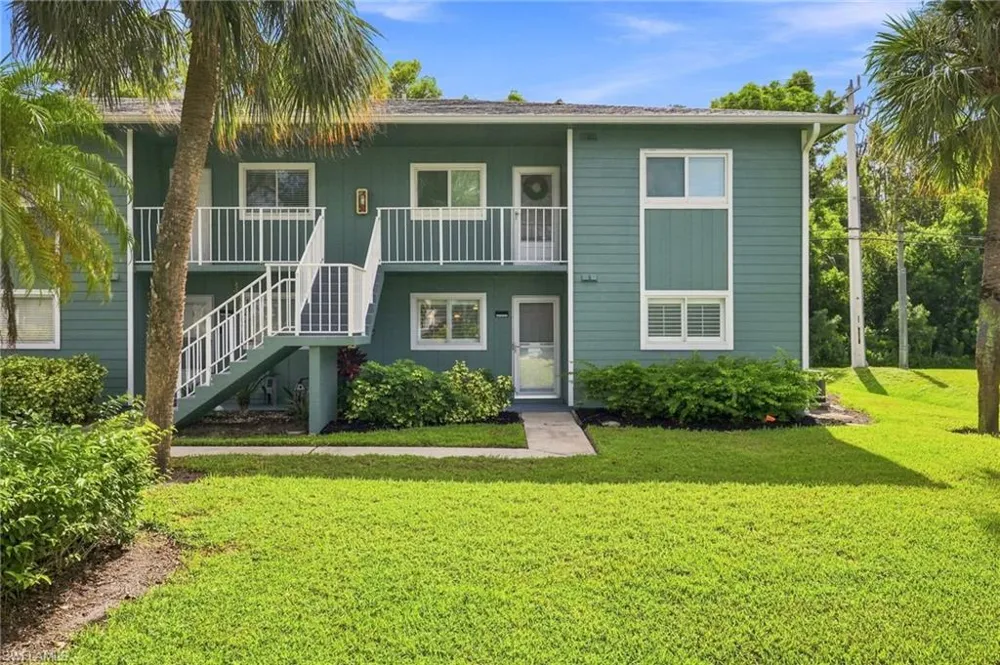 136 Cypress Way E #4 Naples, FL 34110