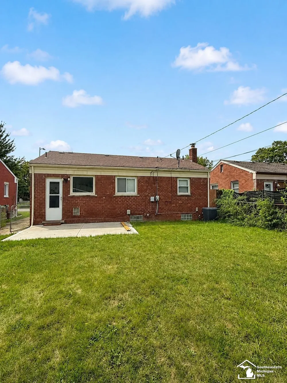8501 Pardee Street Taylor City, MI 48180