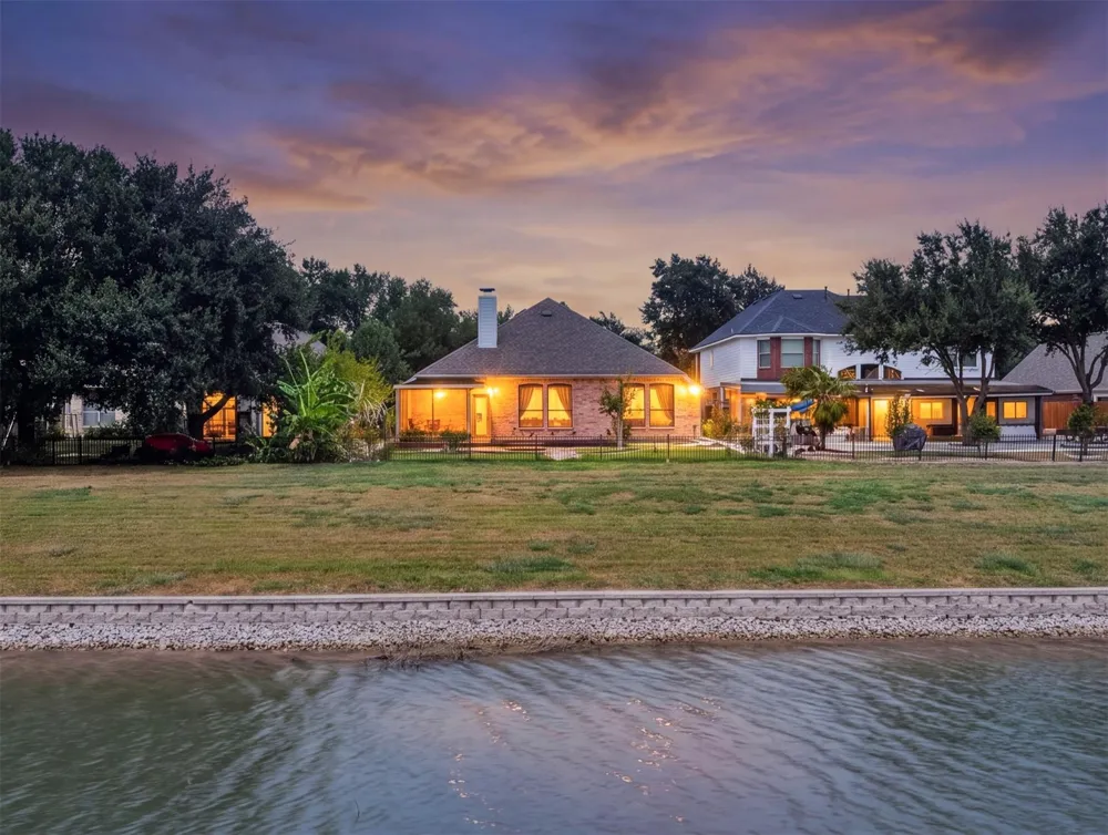 3926 Shadow Cove Drive Houston, TX 77082