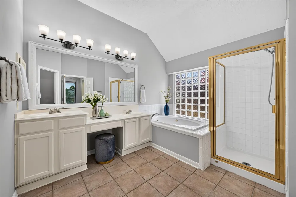 3926 Shadow Cove Drive Houston, TX 77082