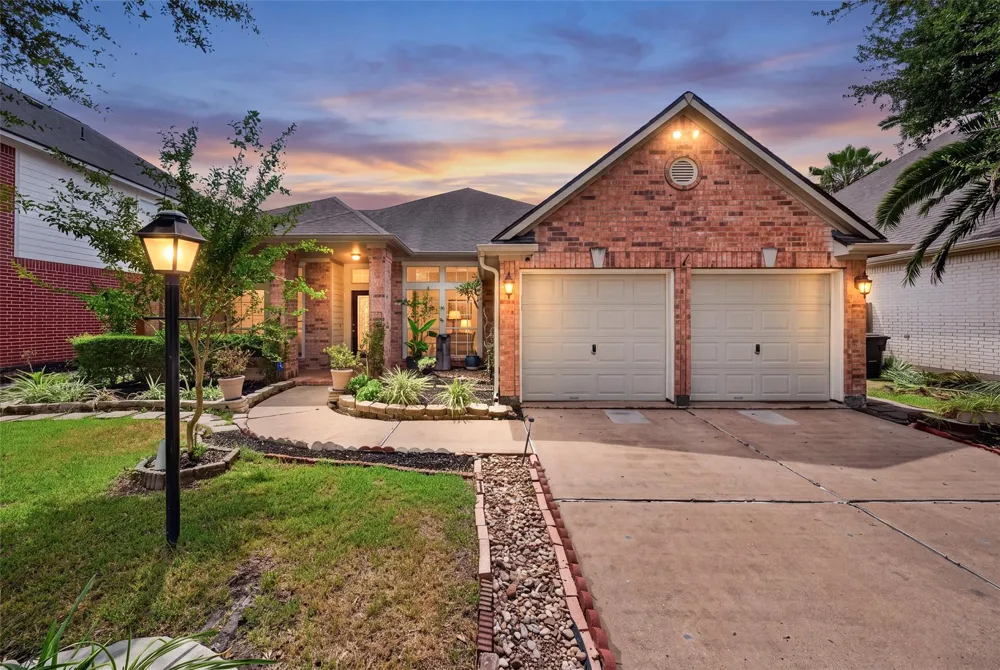 3926 Shadow Cove Drive Houston, TX 77082
