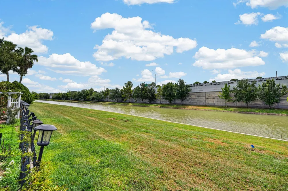 3926 Shadow Cove Drive Houston, TX 77082
