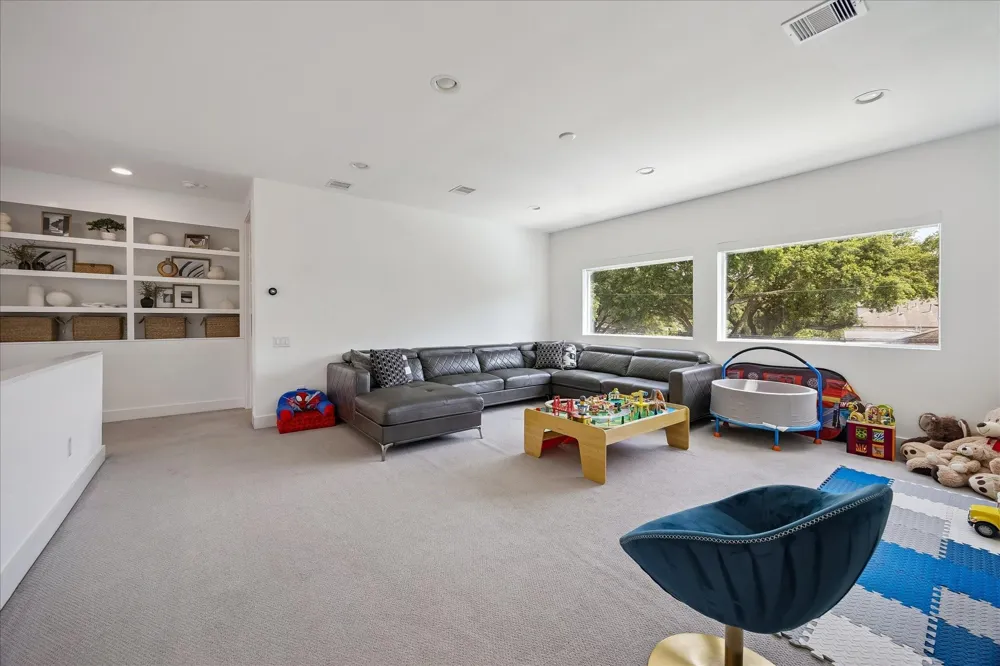 5215 Jason Street Houston, TX 77096