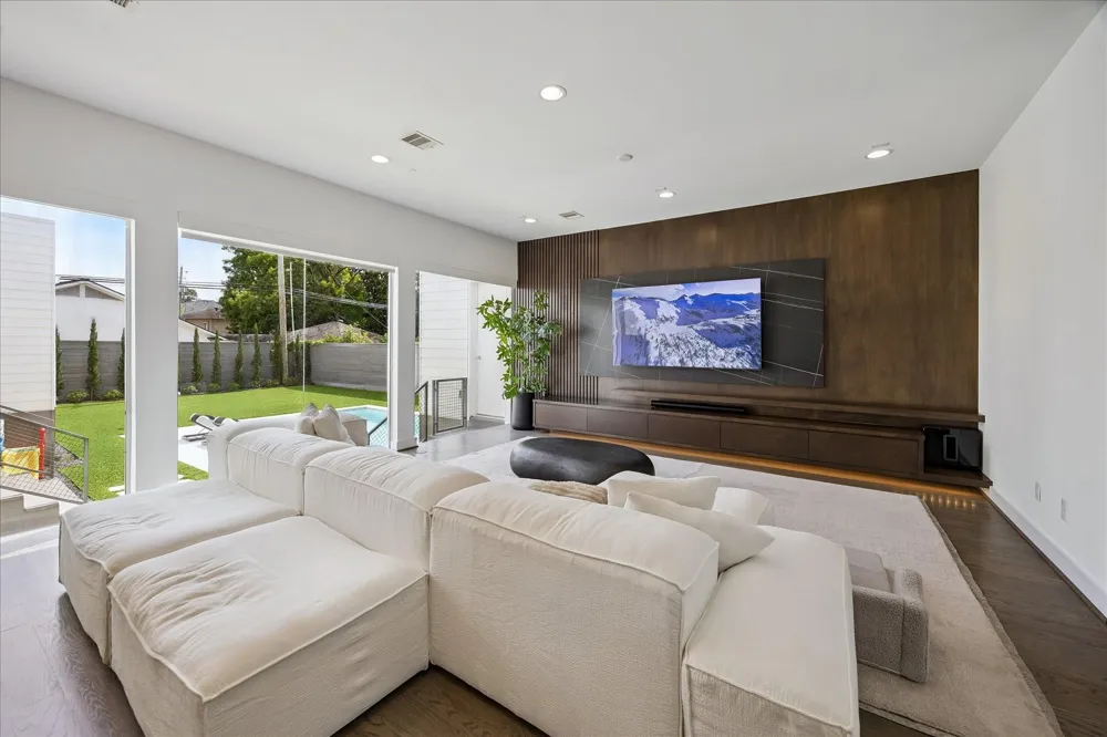 5215 Jason Street Houston, TX 77096