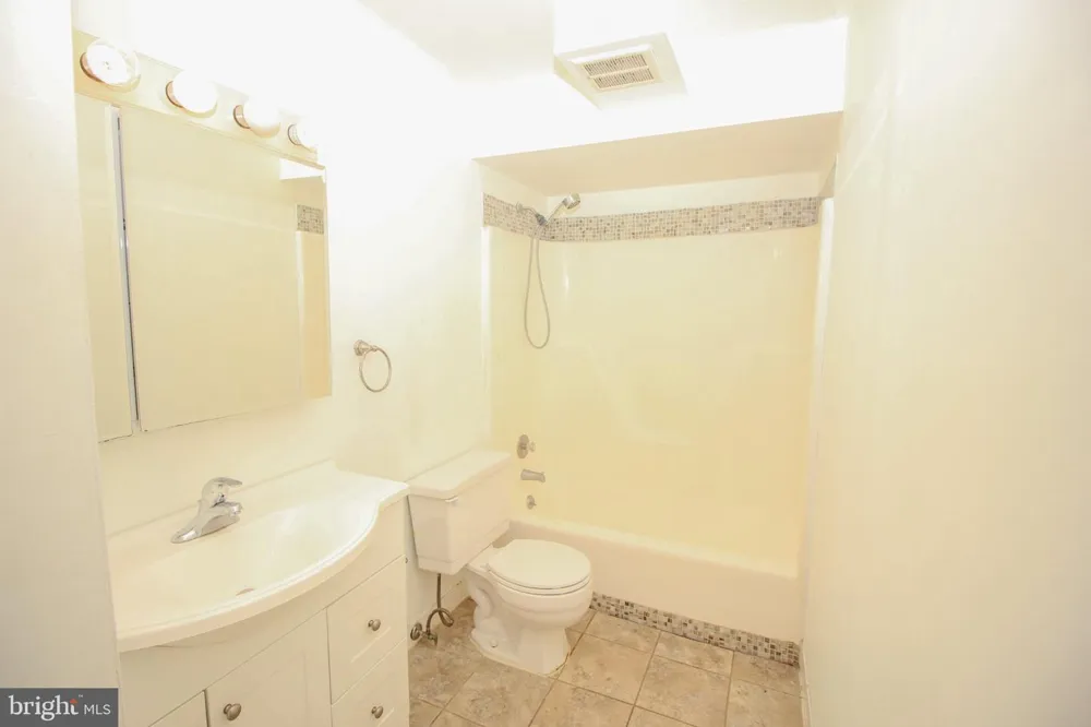 115 E KINGS HIGHWAY #410 Maple Shade, NJ 08052