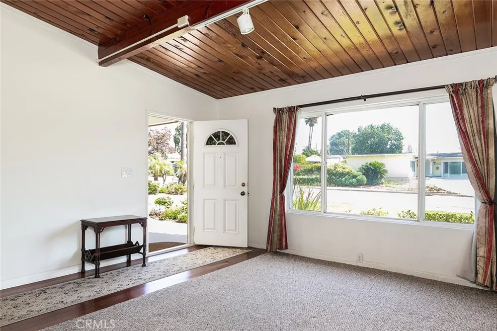 4939 De Lay Avenue Covina, CA 91722