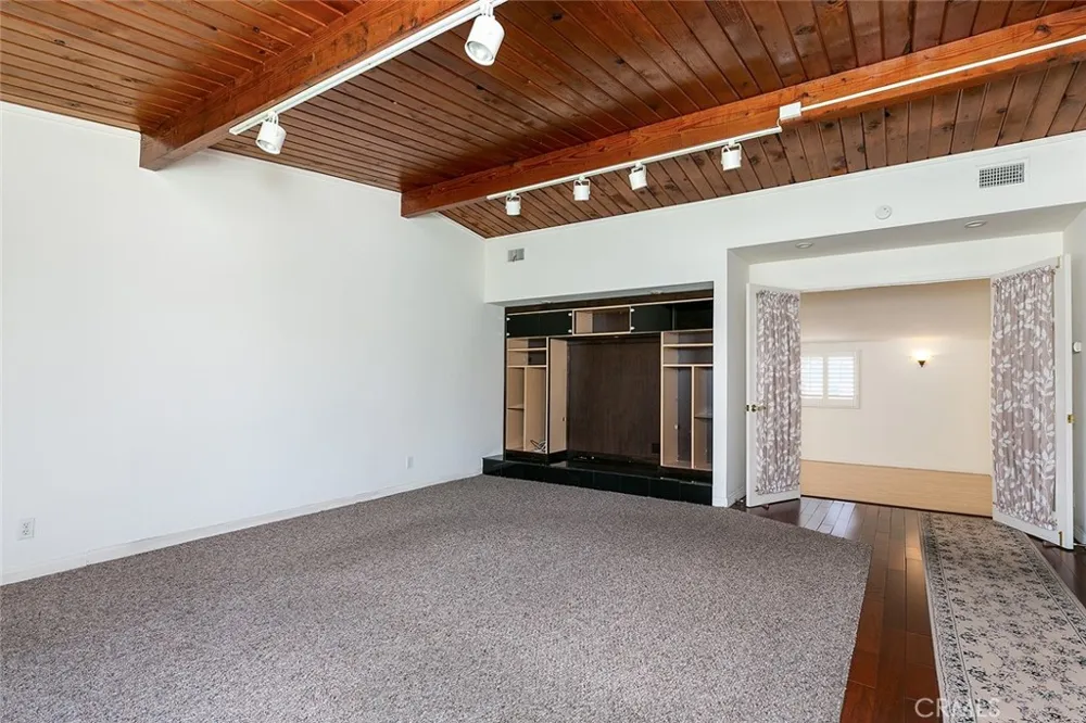 4939 De Lay Avenue Covina, CA 91722