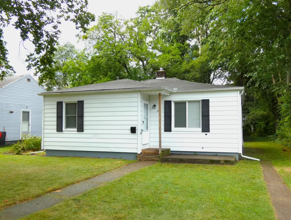 1330 Bishop Avenue Benton Harbor, MI 49022