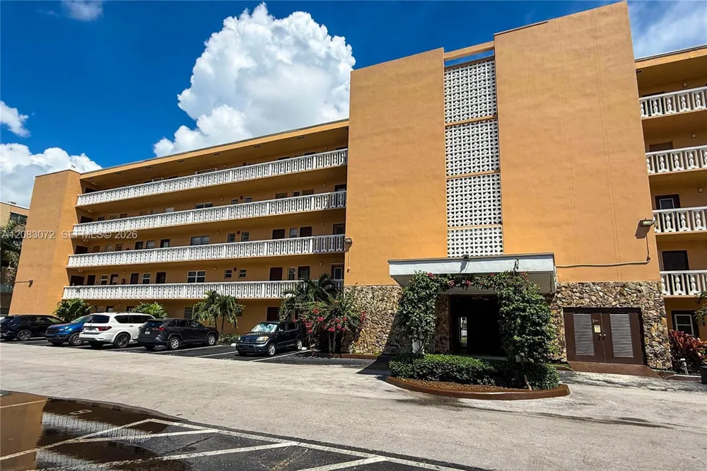 301 NE 14th Ave #504 Hallandale Beach, FL 33009