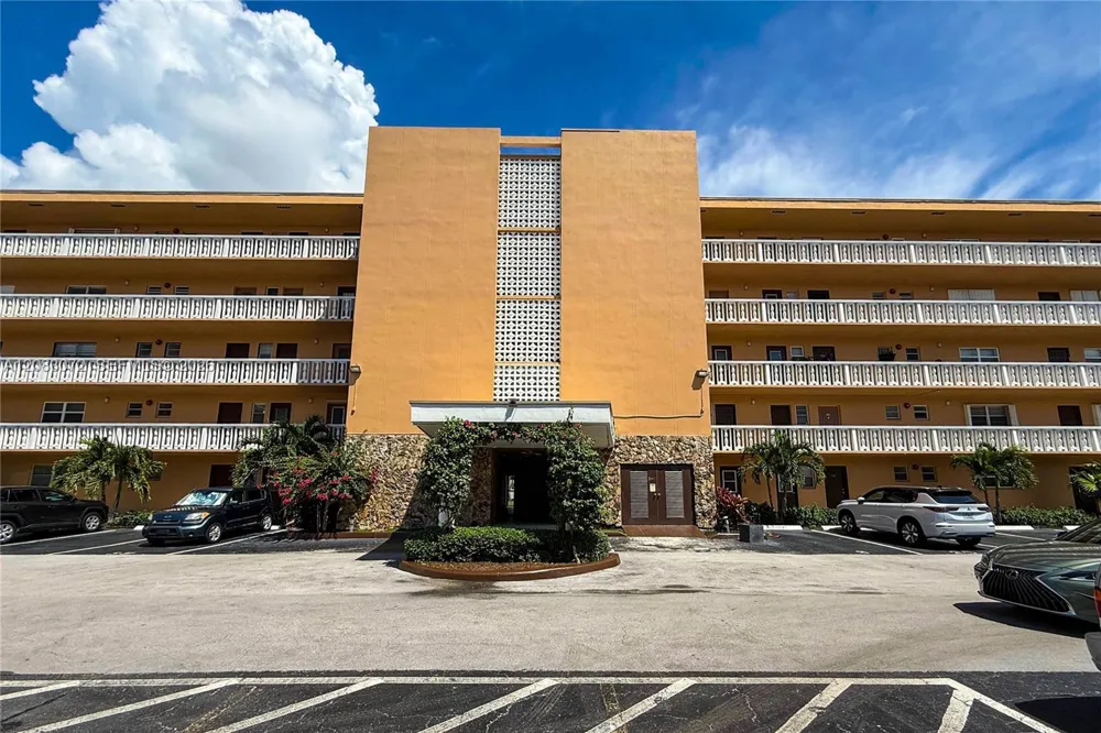 301 NE 14th Ave #504 Hallandale Beach, FL 33009