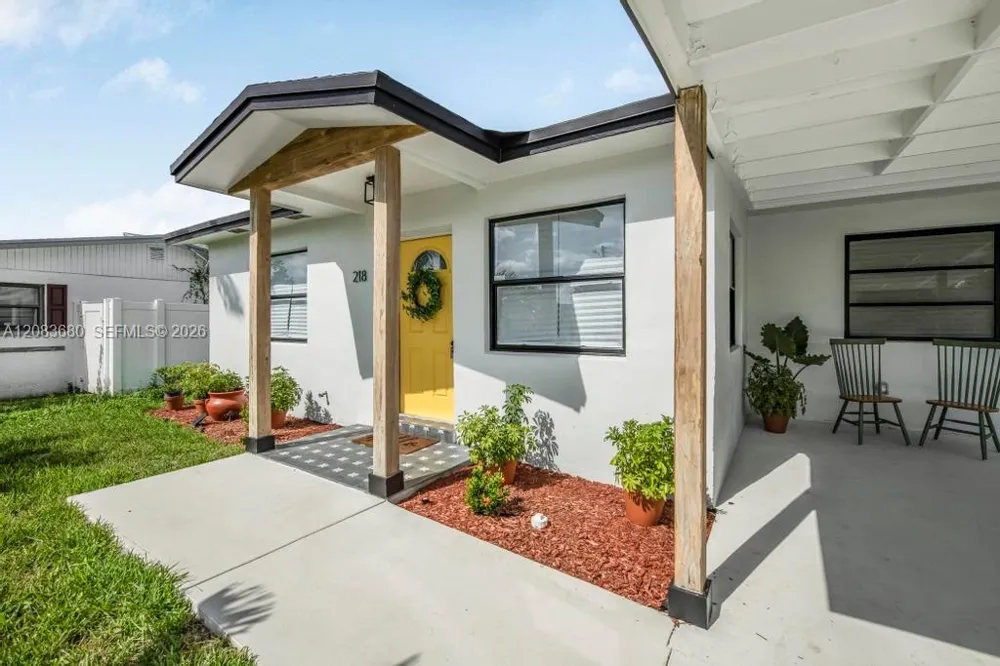218 SW 10th Ave Delray Beach, FL 33444